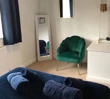 Horsham House | Pet-Friendly KB51: Cozy 2-Bed House Near London & Brighton