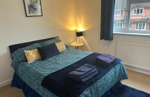 Horsham House | Pet-Friendly KB51: Cozy 2-Bed House Near London & Brighton