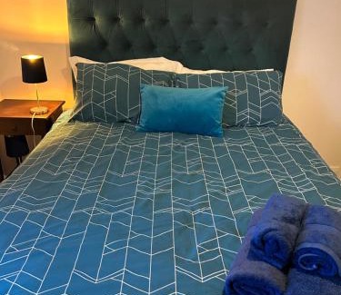 Horsham House | Pet-Friendly KB99 2 Bedroom House with London Access