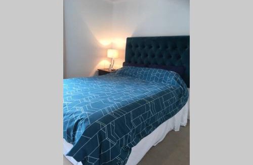 Horsham House | Pet-Friendly KB99 2 Bedroom House with London Access