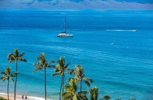 Kaanapali Apartment | Oceanfront KBM Resorts: The Whaler with Pool & Hot Tub