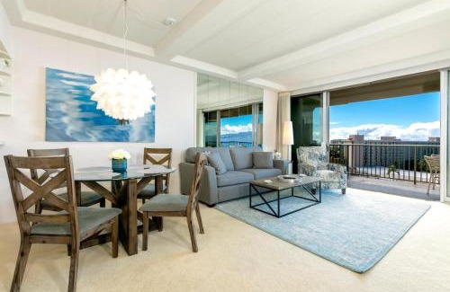Kaanapali Apartment | Oceanfront KBM Resorts: The Whaler with Pool & Hot Tub