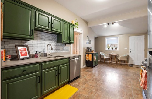 Rosedale House | Explore KC: Cozy 39th St. Bungalow with Park Access