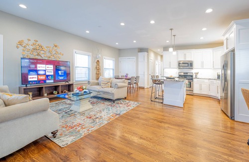 Southmoreland House | Pet-Friendly KC Gem: Renovated Home with Fenced Yard