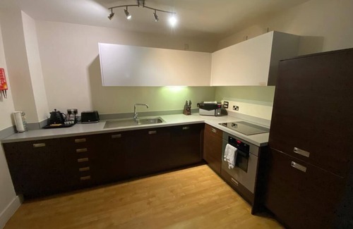 The Westside Apartment | Stylish KCS Birmingham City Apartment with Balcony & Parking
