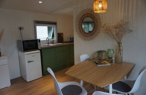 Ockenburgh Ski Chalet | Pet-Friendly Vakantiepark Kijkduin with Pool & Breakfast