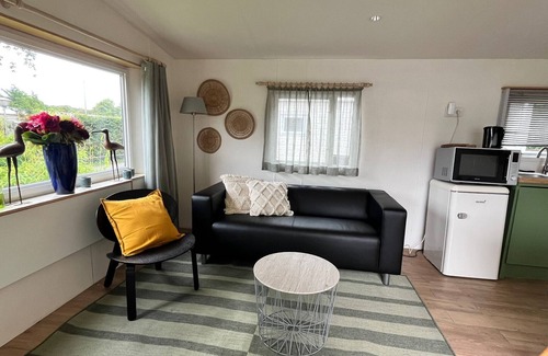 Ockenburgh Ski Chalet | Pet-Friendly Vakantiepark Kijkduin with Pool & Breakfast
