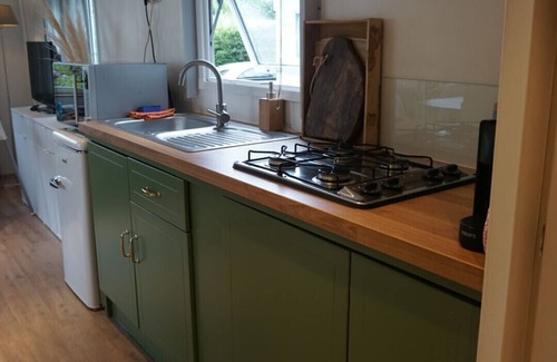 Ockenburgh Ski Chalet | Pet-Friendly Vakantiepark Kijkduin with Pool & Breakfast