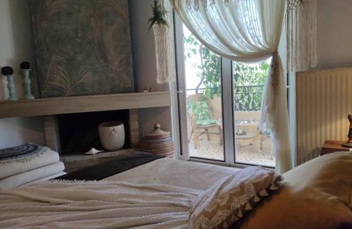 Lavreotiki House | Inviting KD Boho Home: Family-Friendly with High Ratings