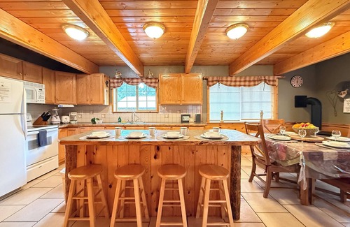 Island Park Cabin | Idyllic Kd Haven Cabin: 2BR near Yellowstone, Family-Friendly