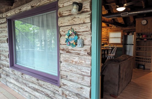 Kill Devil Hills Cabin | Top-Rated KDH Cozy Log Cabin with Ocean View & Spa