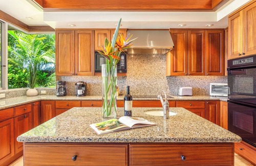 Kaupulehu House | Ke Alaula Hale 7 - Private Oasis with Onsite Staff & Pool