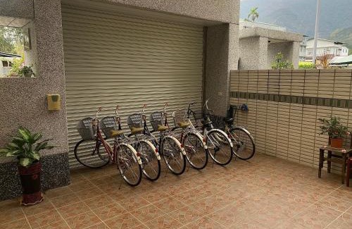 Guanshan House | Ke Lai Inn B&B: Family-Friendly with Perfect 10 Rating