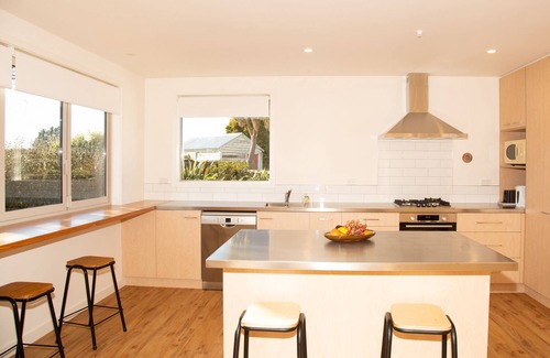 Methven House | Kea Cottage: Ideal South Island Ski Base & Summer Escape
