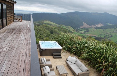 Kairuru House | Oceanfront Kea Ridge King Ensuite with Spa & Breakfast