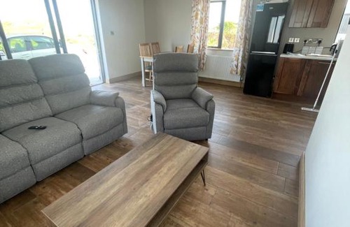 Kincasslagh Apartment | Family-Friendly Keadue Holiday Let for Unforgettable Getaways