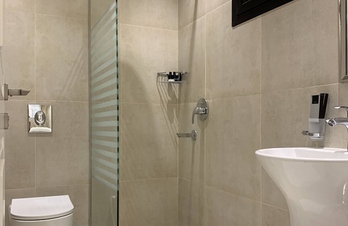 Qurtubah Apartment | Elegant Family Stay at Kease Qurtubah D-1 with Breakfast