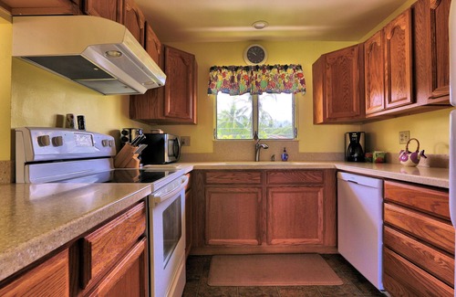 Keauhou Apartment | Keauhou Palena: Golf Course Views & Oceanfront Pool Retreat
