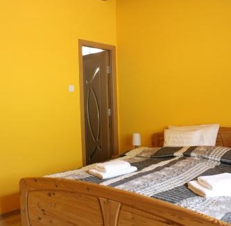 Miskolc-Tapolca House | Kid-Friendly Retreat at Kedvenc Vendégház - Guest Rated 10/10