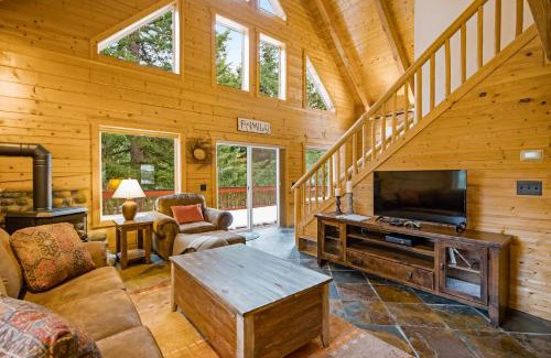 Hyak House | Family-Friendly Retreat at Keechelus Lodge Awaits You