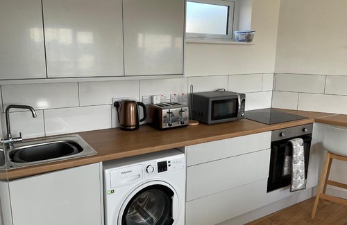 Whitstone Apartment | Discover Keel House: Guest Rated 9/10 for Your Stay