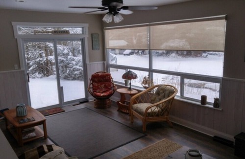 Torrance Cottage | Relax at Keeler Road Cottage with Pool & Lake Views