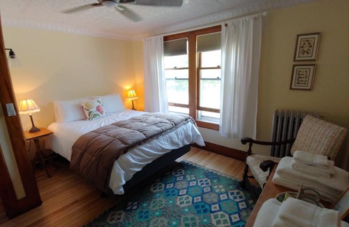Keene Valley Bed & Breakfast | Experience Comfort at Keene Valley Lodge - Rated 9/10!