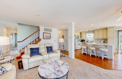 Keen-Wik On the Bay House | Enjoy Keenwik on the Bay: Waterfront Retreat with Dock