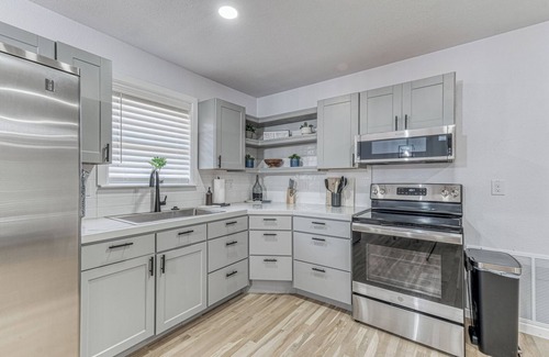 Granbury House | Experience Serenity in a Centrally Located Pet-Friendly Home