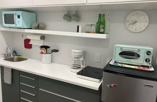 South Palm Park Neighborhood Association Apartment | Relax in a Centrally-Located Unit on Palmway with Pool