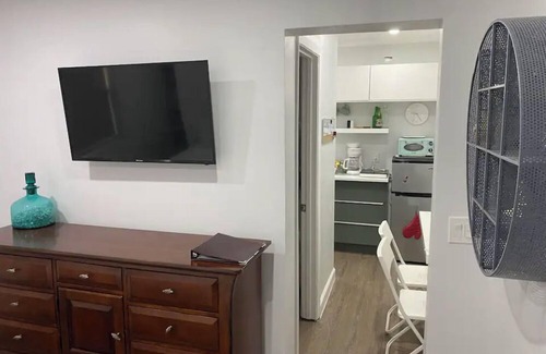 South Palm Park Neighborhood Association Apartment | Relax in a Centrally-Located Unit on Palmway with Pool