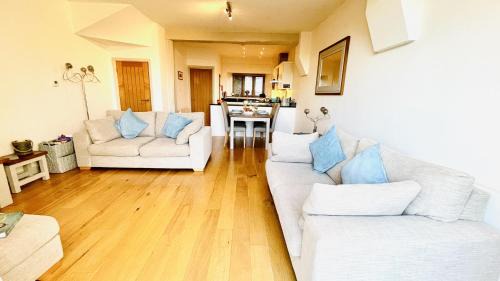 Totnes House | Discover Keepers Cottage at Dartmouth Golf and Spa Resort