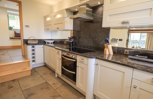 Penny Bridge Cottage | Family-Friendly Keepers Cottage with Hot Tub in Backbarrow