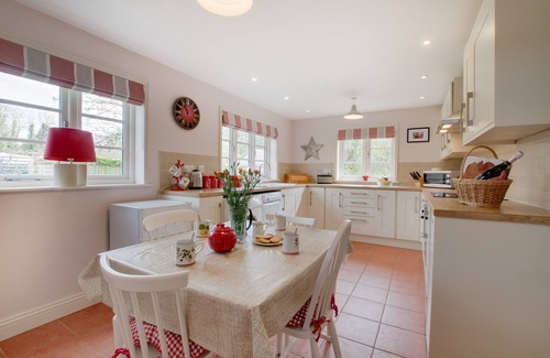 Foxley House | Keepers Cottage: Family-Friendly Escape with Pet Amenities
