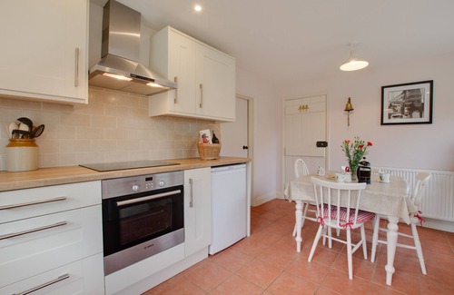 Foxley House | Keepers Cottage: Family-Friendly Escape with Pet Amenities