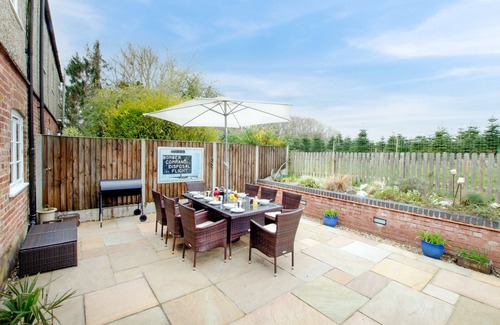 Foxley House | Keepers Cottage: Family-Friendly Escape with Pet Amenities