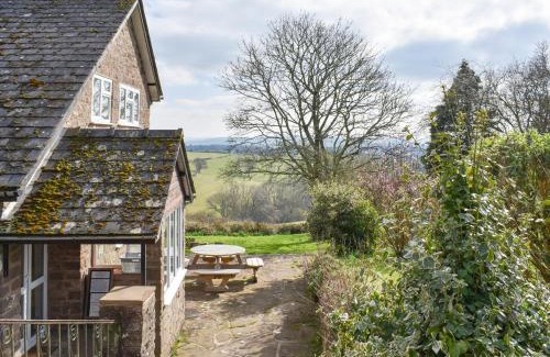 Longtown House | Discover Keepers Cottage: Pet-Friendly with a Hot Tub