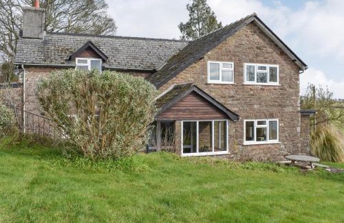 Longtown House | Discover Keepers Cottage: Pet-Friendly with a Hot Tub