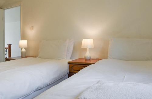 Longtown House | Discover Keepers Cottage: Pet-Friendly with a Hot Tub