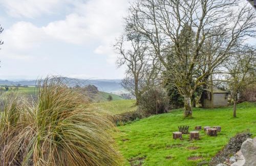 Longtown House | Discover Keepers Cottage: Pet-Friendly with a Hot Tub