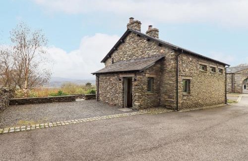 Penny Bridge House | Exceptional Keepers Cottage: Child-Friendly Retreat with 10/10 Score