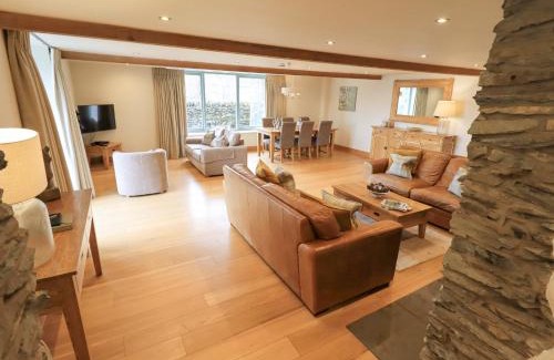 Penny Bridge House | Exceptional Keepers Cottage: Child-Friendly Retreat with 10/10 Score