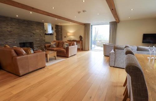 Penny Bridge House | Exceptional Keepers Cottage: Child-Friendly Retreat with 10/10 Score
