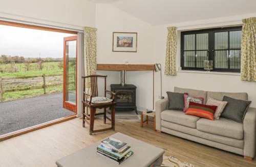 West Knoyle House | Relax at Keepers Cottage: 5-Star, Family & Pet Friendly