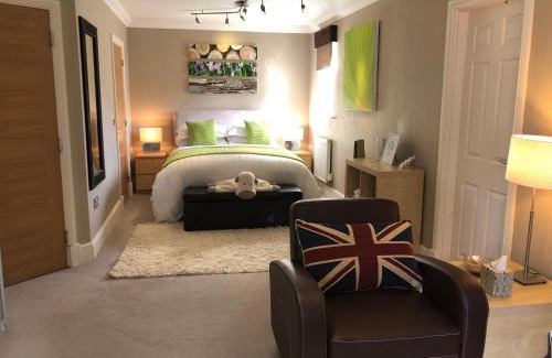Loughborough Bed & Breakfast | Indulge at Keepers Lodge - 5 Star, Guest Rated 10/10