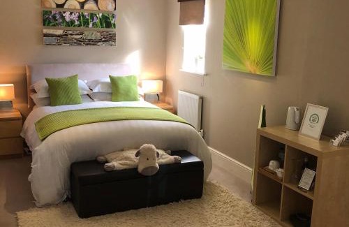 Loughborough Bed & Breakfast | Indulge at Keepers Lodge - 5 Star, Guest Rated 10/10
