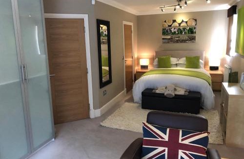 Loughborough Bed & Breakfast | Indulge at Keepers Lodge - 5 Star, Guest Rated 10/10