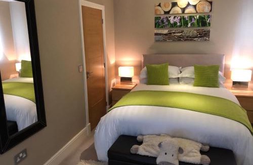 Loughborough Bed & Breakfast | Indulge at Keepers Lodge - 5 Star, Guest Rated 10/10