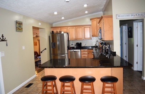 Guntersville House | Waterfront Retreat: 4 BR Home with Boathouse & Pool