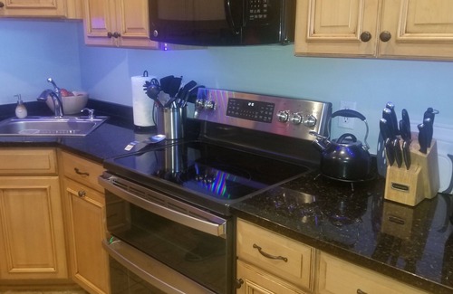 Guntersville House | Waterfront Retreat: 4 BR Home with Boathouse & Pool